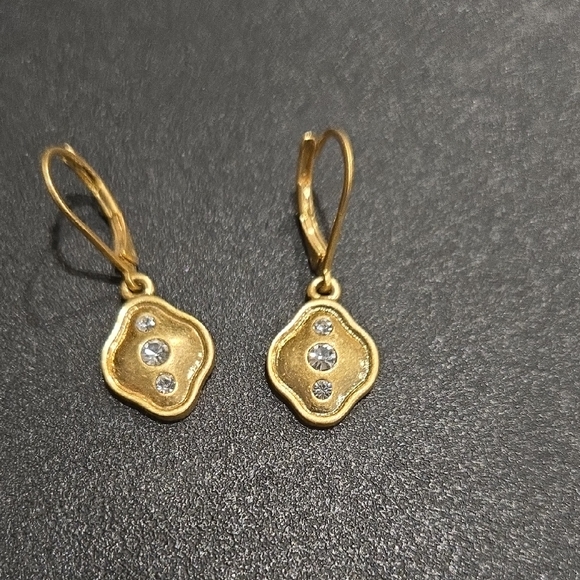 Elegant Gold Earrings with Crystal Accents - Picture 1 of 4